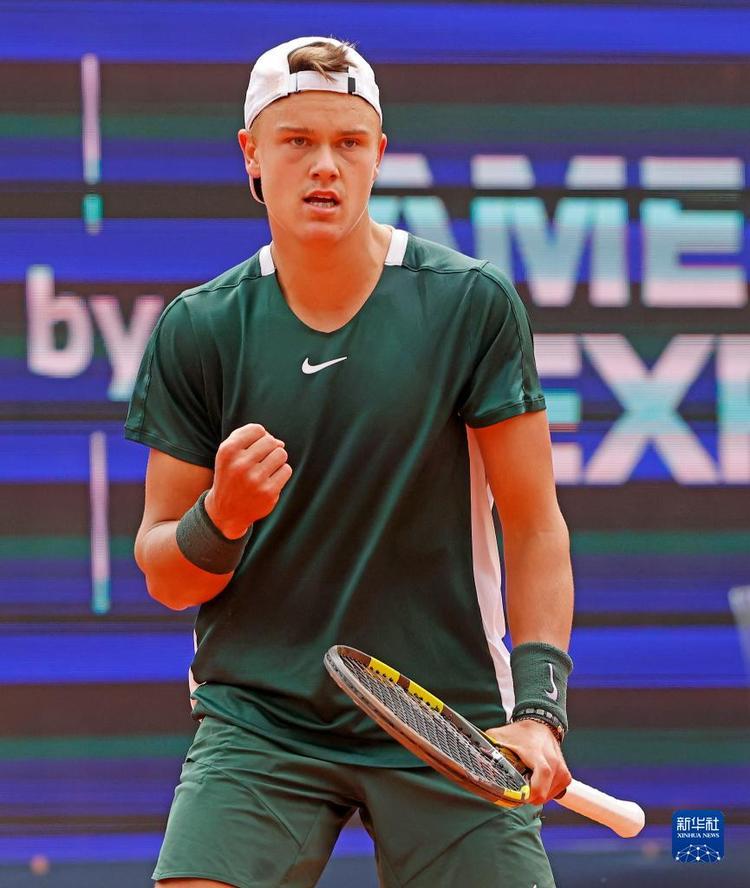 雄鹿球员承 雄鹿球员承