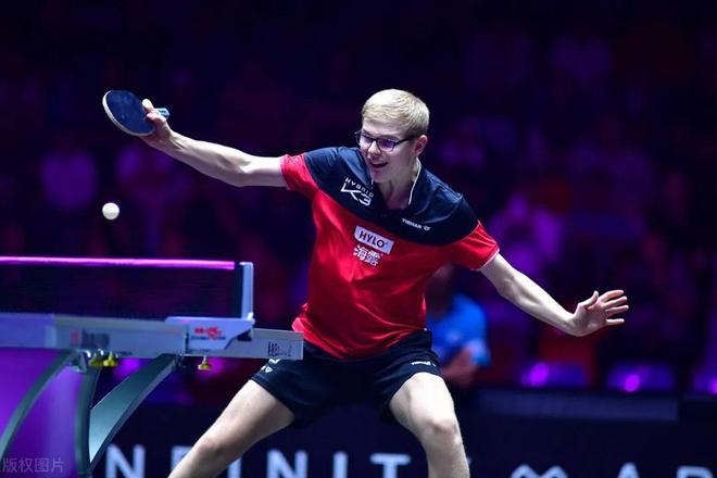 凭借突出的 凭借突出的